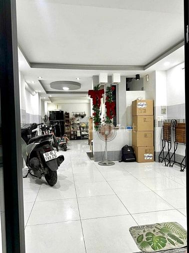 4.2x13, nhà có 2 lầu, hẻm 6m thông đường Lê Văn Quới