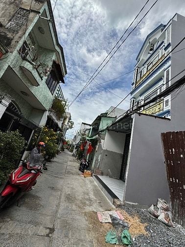 Nhà gần chợ Gò Xoài xe hơi ngủ trong nhà