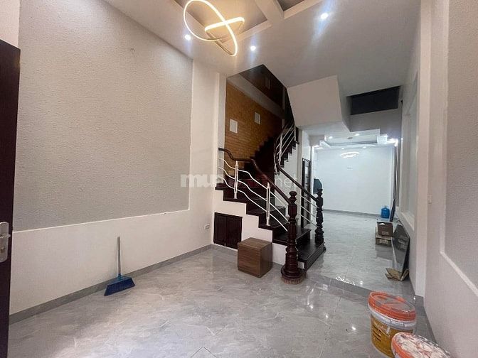 Bán Gấp Nhà  Phố Lê Văn Lương 42m x 5 Tầng Giá 8,8 Tỷ