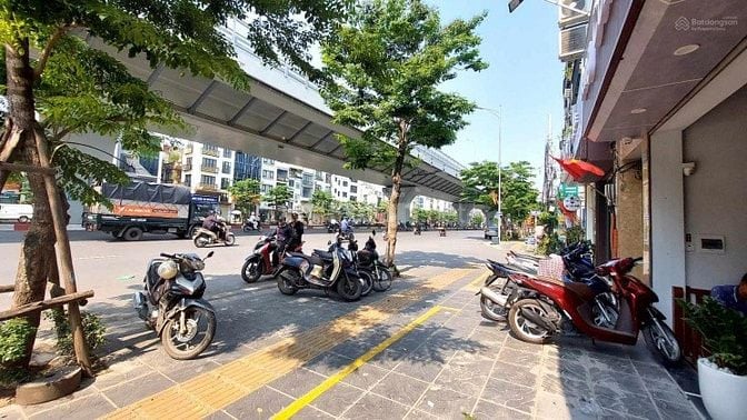 Bán nhà phố Minh Khai, Ô tô đỗ cổng, 24m2, chỉ 3.65 tỷ