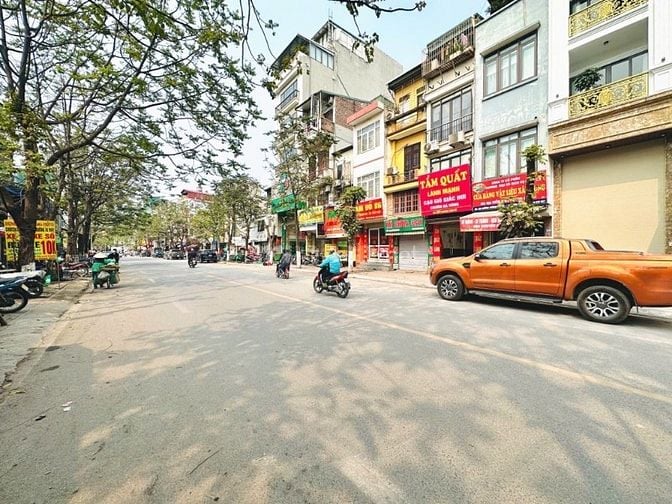 MẶT PHỐ Q.HAI BÀ TRƯNG-2 MẶT TIÊN-VỈA HÈ-ÔTÔ TRÁNH-KINH DOANH-VIEW ĐẸP