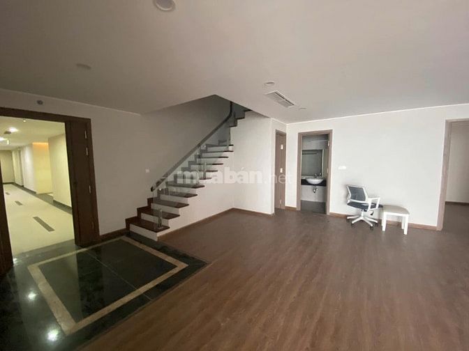 Em cần bán nhanh duplex Udic West lake mặt đường võ chí công 