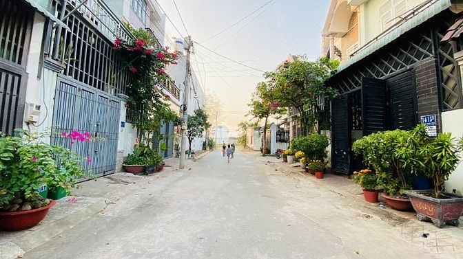 Bán Villa Mini Xinh 6 x 16M Sát chợ Bà Điểm Hóc Môn