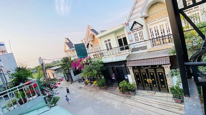 Bán Villa Mini Xinh 6 x 16M Sát chợ Bà Điểm Hóc Môn