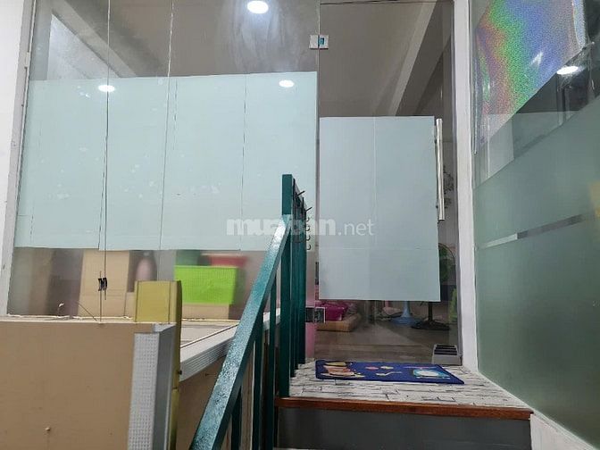 Sang mặt bằng shop đã decor kd phụ kiện, mỹ phẩm, quần áo, gấu bông
