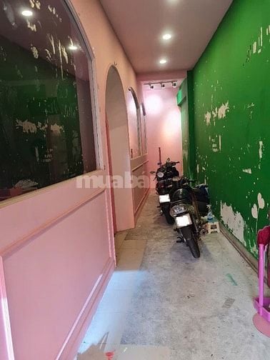 Sang mặt bằng shop đã decor kd phụ kiện, mỹ phẩm, quần áo, gấu bông