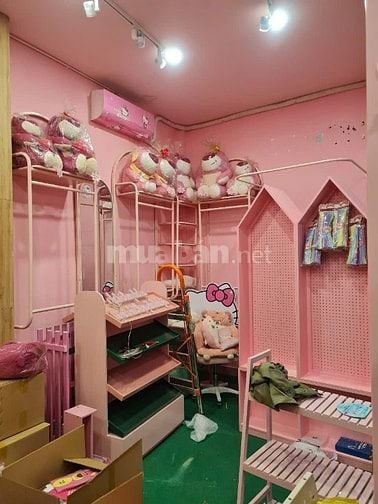 Sang mặt bằng shop đã decor kd phụ kiện, mỹ phẩm, quần áo, gấu bông