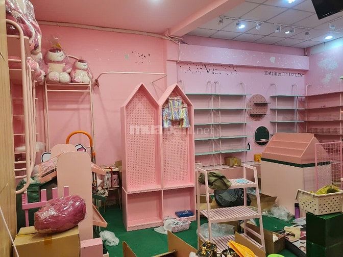 Sang mặt bằng shop đã decor kd phụ kiện, mỹ phẩm, quần áo, gấu bông