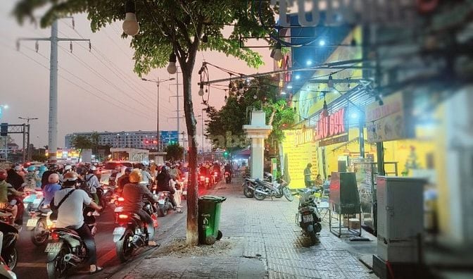 KHÔNG NGƯỜI TRÔNG COI, CẦN SANG QUÁN LẨU MT PHẠM VĂN ĐỒNG
