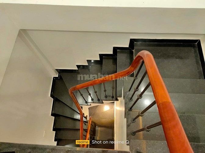 Bán nhà 8,3 tỷ full nội thất, sát mặt phố kinh doanh sầm uất.