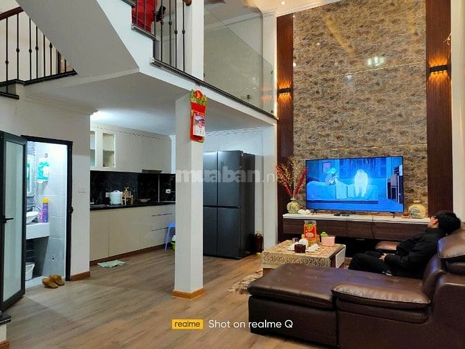 Bán nhà 8,3 tỷ full nội thất, sát mặt phố kinh doanh sầm uất.