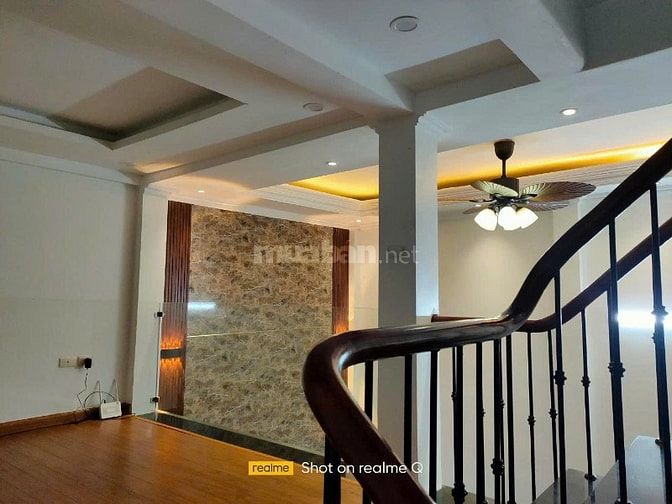 Bán nhà 8,3 tỷ full nội thất, sát mặt phố kinh doanh sầm uất.