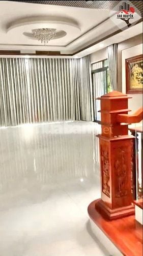 Biệt thự sân vườn, 400m2, full nội thất, gần Tân Phú
