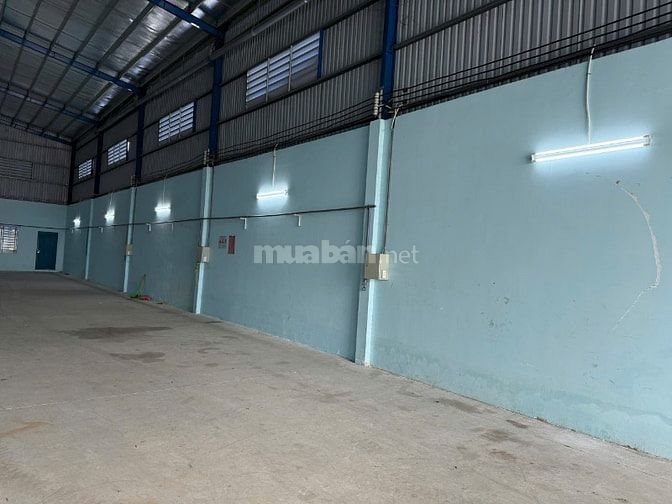 Cho thuê kho xưởng DT 700 m2, có văn phòng, điện 3 pha, mặt đường 835