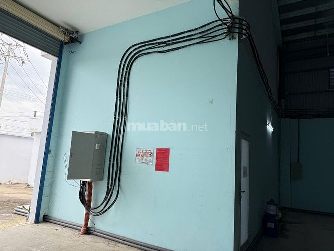 Cho thuê kho xưởng DT 700 m2, có văn phòng, điện 3 pha, mặt đường 835