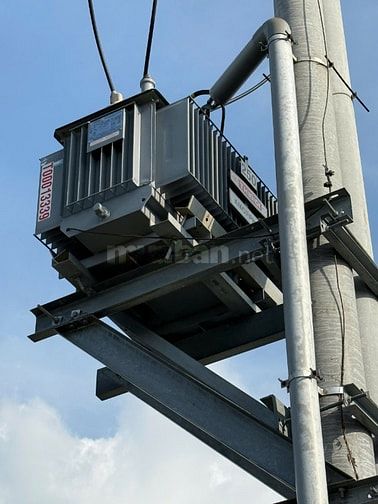 Cho thuê kho xưởng DT 700 m2, có văn phòng, điện 3 pha, mặt đường 835