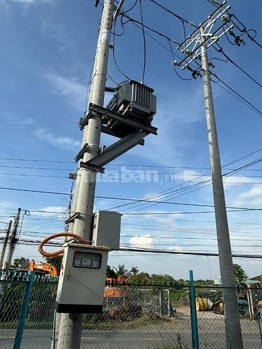 Cho thuê kho xưởng DT 700 m2, có văn phòng, điện 3 pha, mặt đường 835