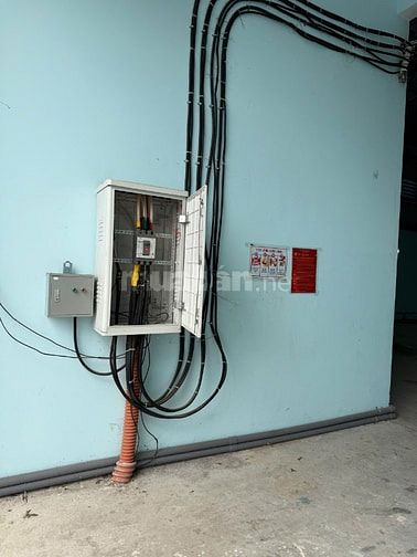 Cho thuê kho xưởng DT 700 m2, có văn phòng, điện 3 pha, mặt đường 835