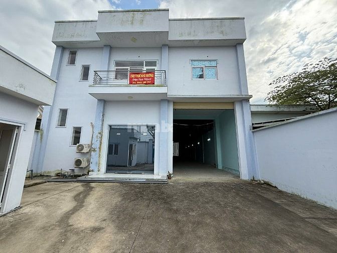 Cho thuê kho xưởng DT 700 m2, có văn phòng, điện 3 pha, mặt đường 835