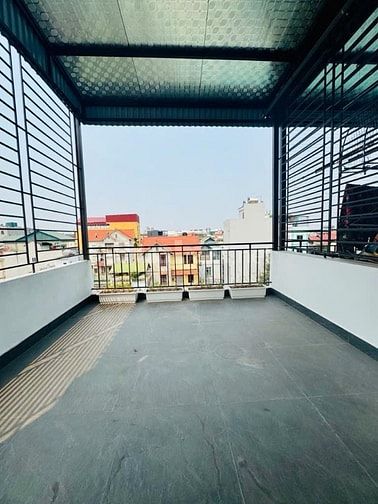 ĐỐI DIỆN AEON LONG BIÊN-ÔTÔ TRÁNH-NGÕ THÔNG TỨ TUNG -DT 35 M2-6.5TỶ.