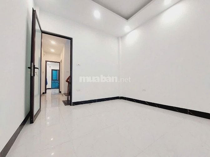 Cần tiền trả nợ bán gấp căn nhà tại Quang Trung Hà Đông 40m X mt 4 m
