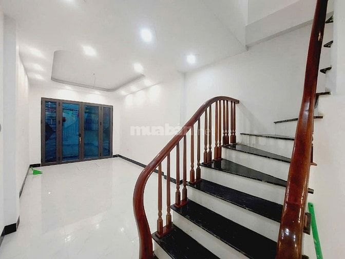 Cần tiền trả nợ bán gấp căn nhà tại Quang Trung Hà Đông 40m X mt 4 m