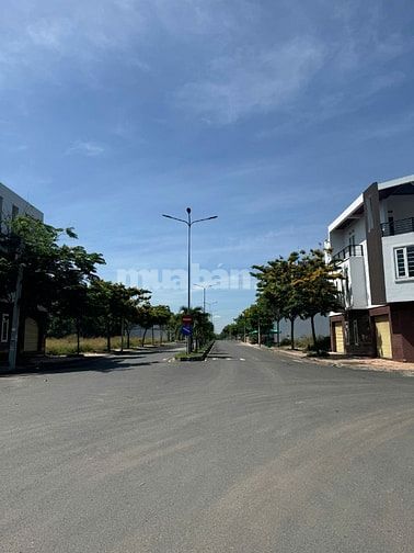 Khu TDC D2D view đẹp, cần ra gấp lô đất 90m2 giá 2 tỷ 3 , đường ĐT 769