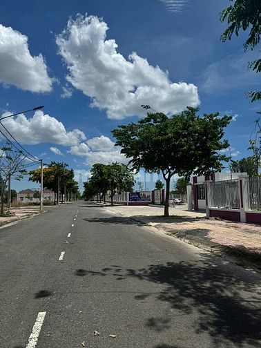 Khu TDC D2D view đẹp, cần ra gấp lô đất 90m2 giá 2 tỷ 3 , đường ĐT 769
