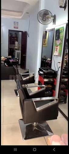 Vì nhà có việc gấp cần sang tiệm tóc nam nữ, nhà nguyên căn đường 3/2 