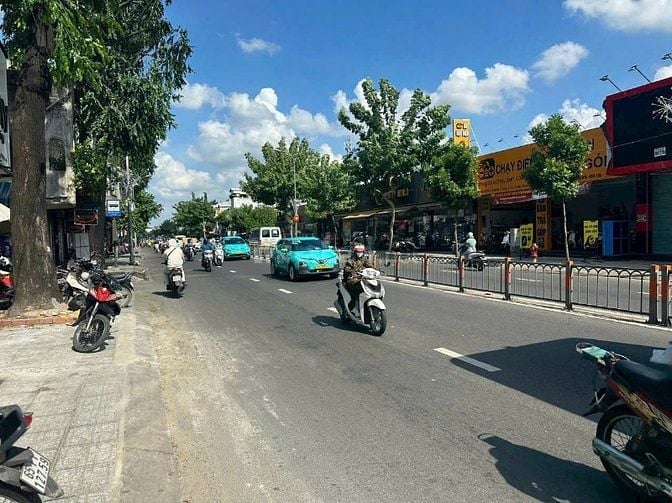Góc 2 mặt tiền đường 20m trung tâm Q. TÂN PHÚ Ngang 17x20m 