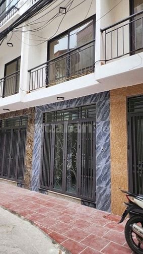 BÁN NHÀ LIỀN KỀ 5 TẦNG – NGÕ RỘNG 4M – GẦN GA TÀU ĐIỆN – TRUNG TÂM 