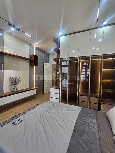 BÁN NHÀ ĐẸP LUNG LINH THANG MÁY  FULL NỘI THẤT CAO CẤP  PHẠM VĂN CHIÊU