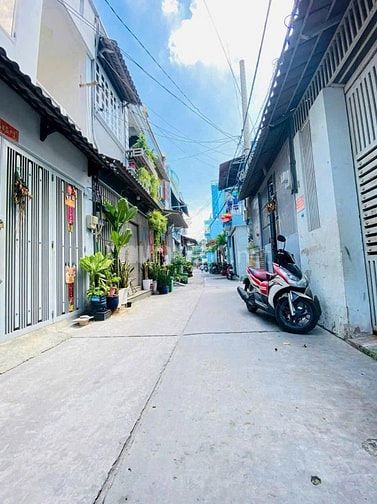 Nhà 1trệt 1lầu cần bán gấp ngay chợ Đầu Mối Hóc Môn _DT 64m2-Giá1tỷ520