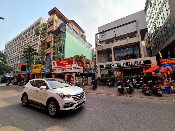 Bán nhà mặt Phố Vương Thừa Vũ diện tích 160m² MT 9m, lô góc 3 th