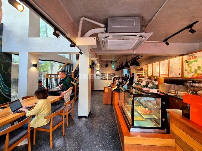 Bán nhà mặt Phố Vương Thừa Vũ diện tích 160m² MT 9m, lô góc 3 th