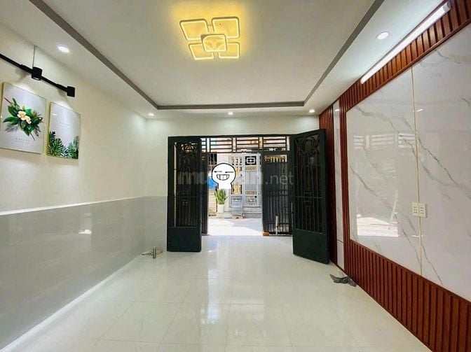 Nhà 1trệt 1lầu cần bán gấp ngay chợ Đầu Mối Hóc Môn _DT 64m2-Giá1tỷ520