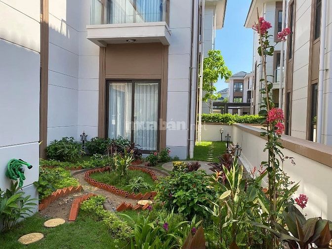 Cần bán nhà biệt thự song lập, nội thất cao cấp 200m2, Swan bay