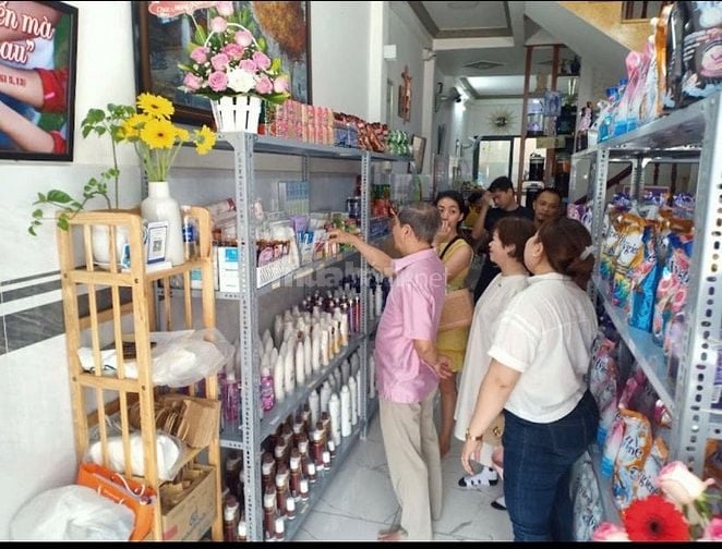 TƯNG BỪNG KHAI TRƯƠNG ( Cửa Hàng Hoá Mỹ Phẩm Tiêu Dùng Cần Tuyển ) 