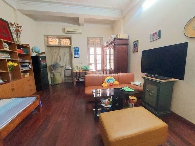 Bán nhà Mặt phố đường đôi, kinh doanh đỉnh, gần Trung tâm Y tế quận