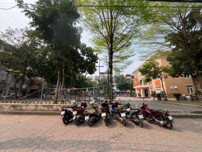Bán nhà Mặt phố đường đôi, kinh doanh đỉnh, gần Trung tâm Y tế quận