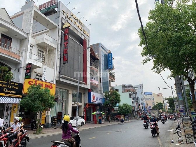 Góc 2 MTKD Gò Dầu , Q.Tân Phú - đúc 6 tấm (thang máy) - 20.5 tỷ