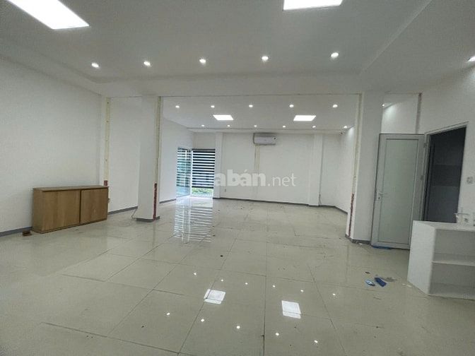 Văn phòng view đẹp gần cầu Rồng, có thể treo bảng biển tòa nhà