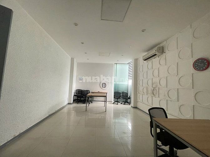 Văn phòng view đẹp gần cầu Rồng, có thể treo bảng biển tòa nhà