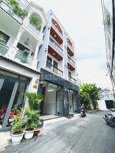 Bán căn nhà phố nằm ngay thị trấn cách Phú Mỹ Hưng chỉ 5p di chuyển.