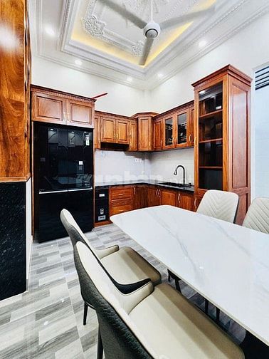 Bán căn nhà phố nằm ngay thị trấn cách Phú Mỹ Hưng chỉ 5p di chuyển.