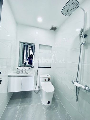 Bán căn nhà phố nằm ngay thị trấn cách Phú Mỹ Hưng chỉ 5p di chuyển.