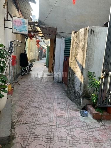 cho thuê 1 phòng tầng 3 khép kín tại ngõ 465 Đội Cấn gần Cầu Giấy, HQV