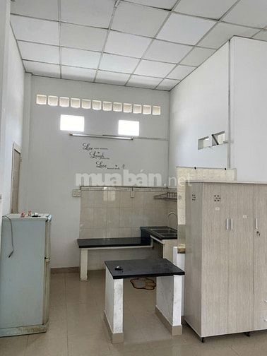 Nhà nhỏ khu dân cư yên tĩnh, có sân vườn