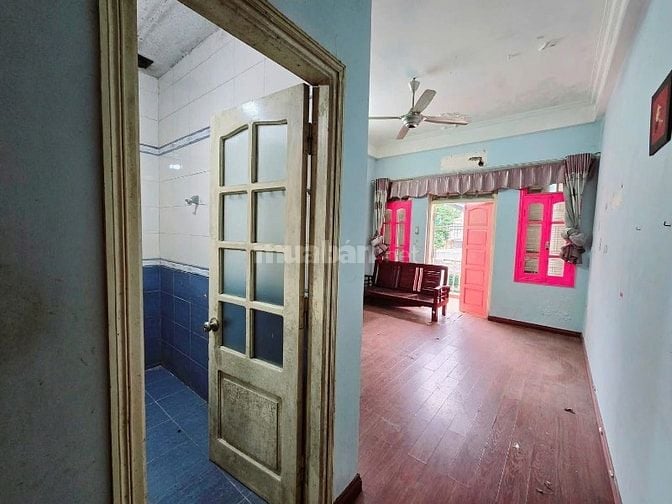 Bán nhà riêng Lê Trọng Tấn, phân lô, gara ô tô, đi lại thuận tiện