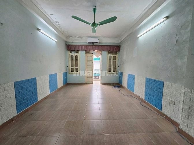 Bán nhà riêng Lê Trọng Tấn, phân lô, gara ô tô, đi lại thuận tiện